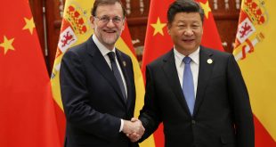 Spanish acting Prime Minister Mariano Rajoy (L) shakes hands with Chinese President Xi Jinping during their meeting on the sidelines of the G20 Summit at the West Lake State Guest House in Hangzhou, China, September 5, 2016. REUTERS/How Hwee Young/Pool