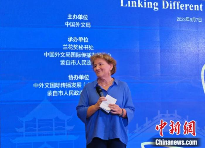 El 7 de septiembre de 2023 tiene lugar en Beijing un evento de intercambio cultural de los Premios Orquídea. La imagen muestra a Alicia Relinque Eleta pronunciando un discurso durante el evento. (CNS/Cui Bailu)